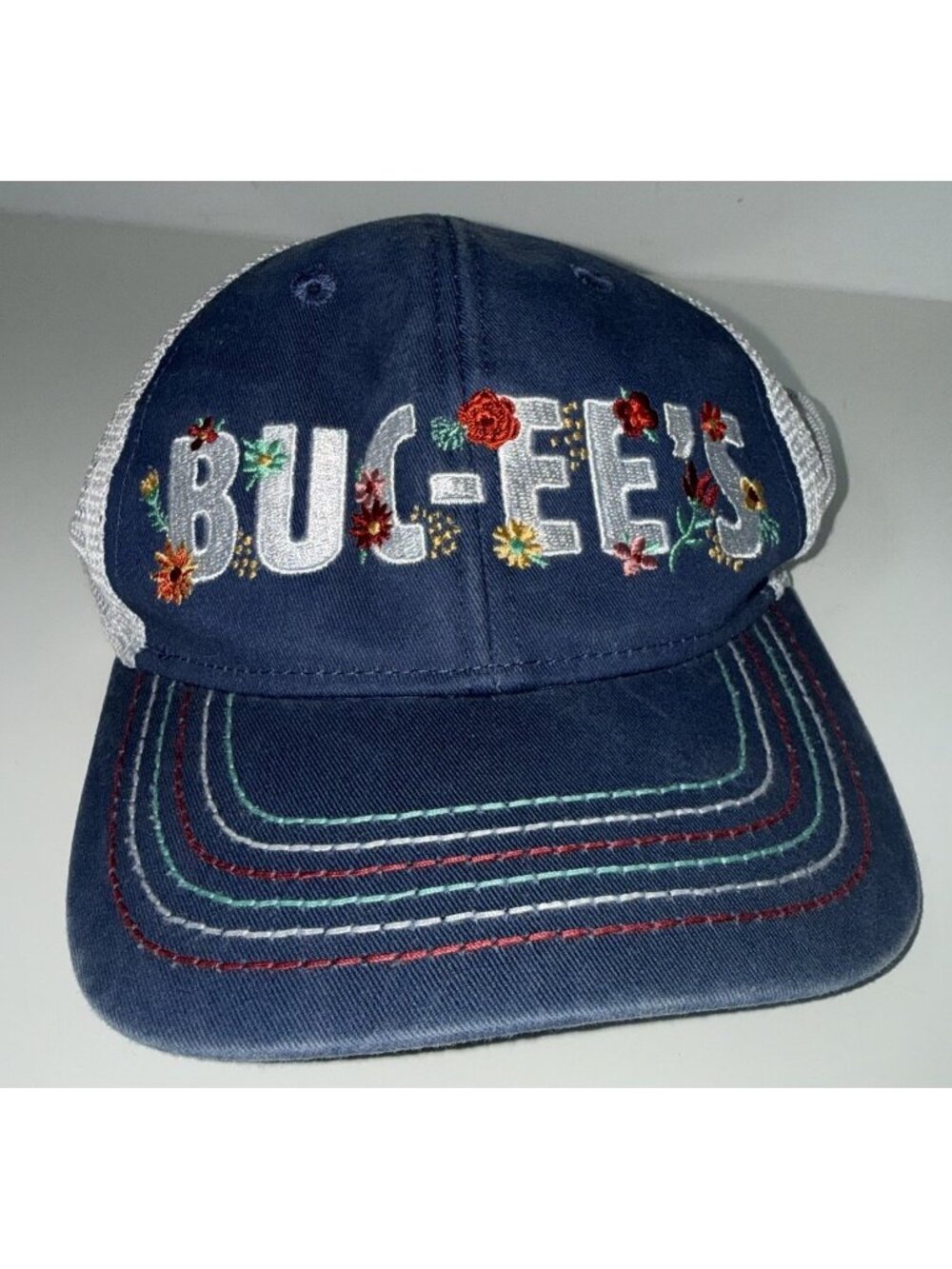 Buc-ee's Strapback Women Blue Trucker Hat Floral Embroidered Mesh Ponytail Hole